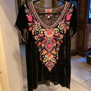 Johnny Was Small Black Velvet Cap Sleeve Embroidered V-Neck Boho Blouse Top